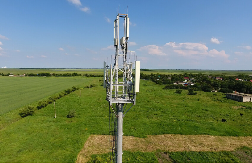 Webbing cellular connectivity for smart agriculture 