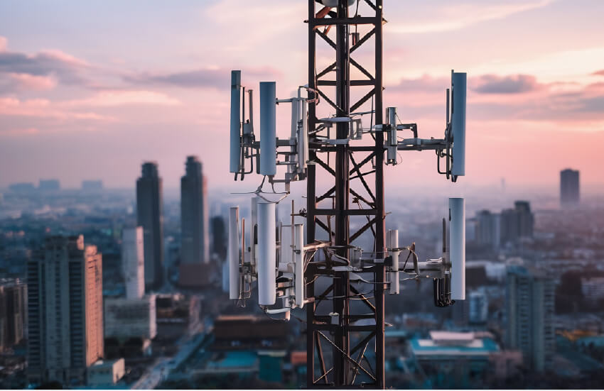Webbing provides reliable, low-latency internet connectivity for solutions that drive improvements in traffic management, infrastructure monitoring, smart lighting, waste management, and other smart city applications
