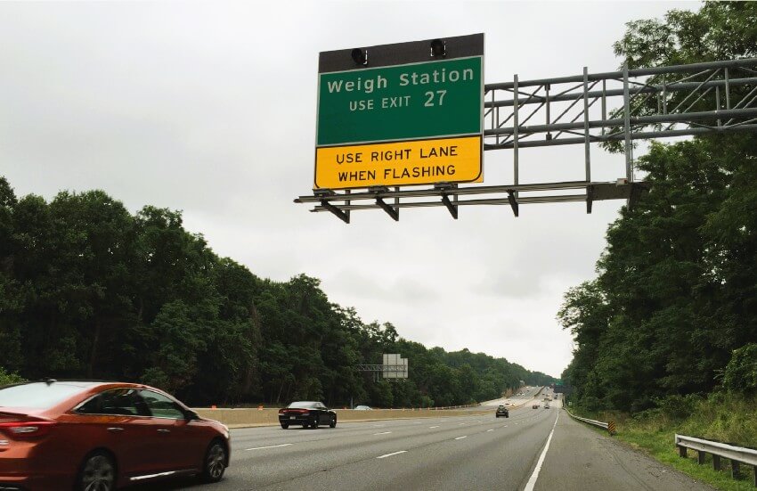 Weight screening on highways use cellular connectivity for mainline screening and linking to enforcement sites
