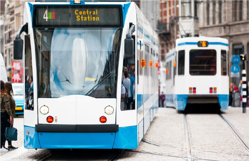 With a steady cellular uplink, controllers can grant signal priority, and reroute around disruptions, while technicians receive diagnostics for predictive maintenance.